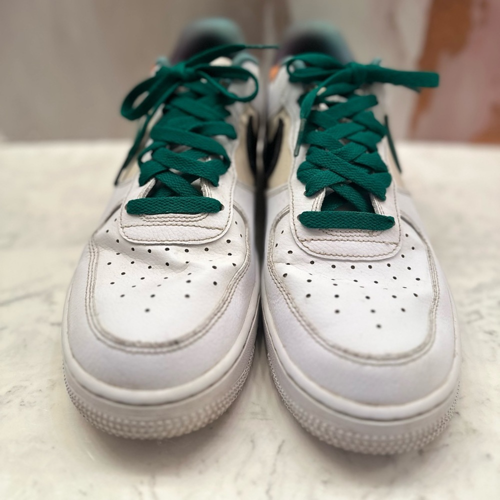 Nike‎ Air Force 1 Low '07 LV8 White Malachite Black & Green Swoosh Men’s Sz 8.5 - Picture 3 of 12